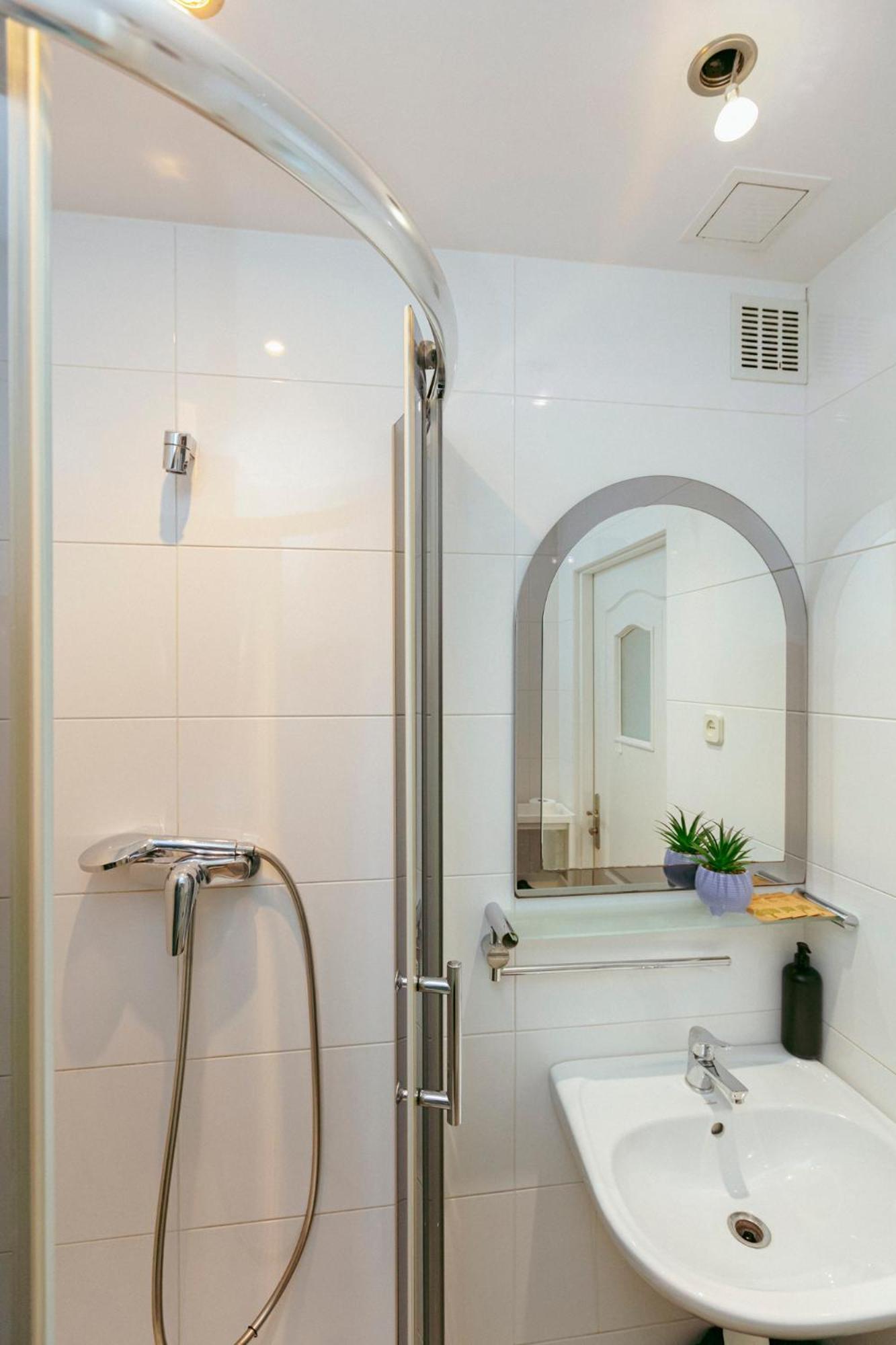 Plac Konstytucji 6 Grey - Bezplatny Garaz Podziemny - Free Parking - Apartament Dla 4 Osob Varsovia Exterior foto